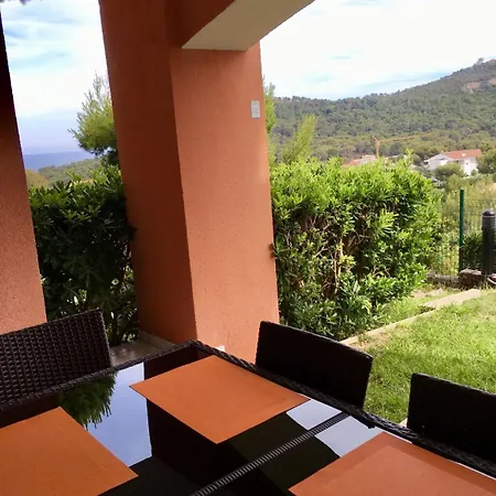 Cap Esterel Ile D'or Dans Village De Сен-Рафаэль